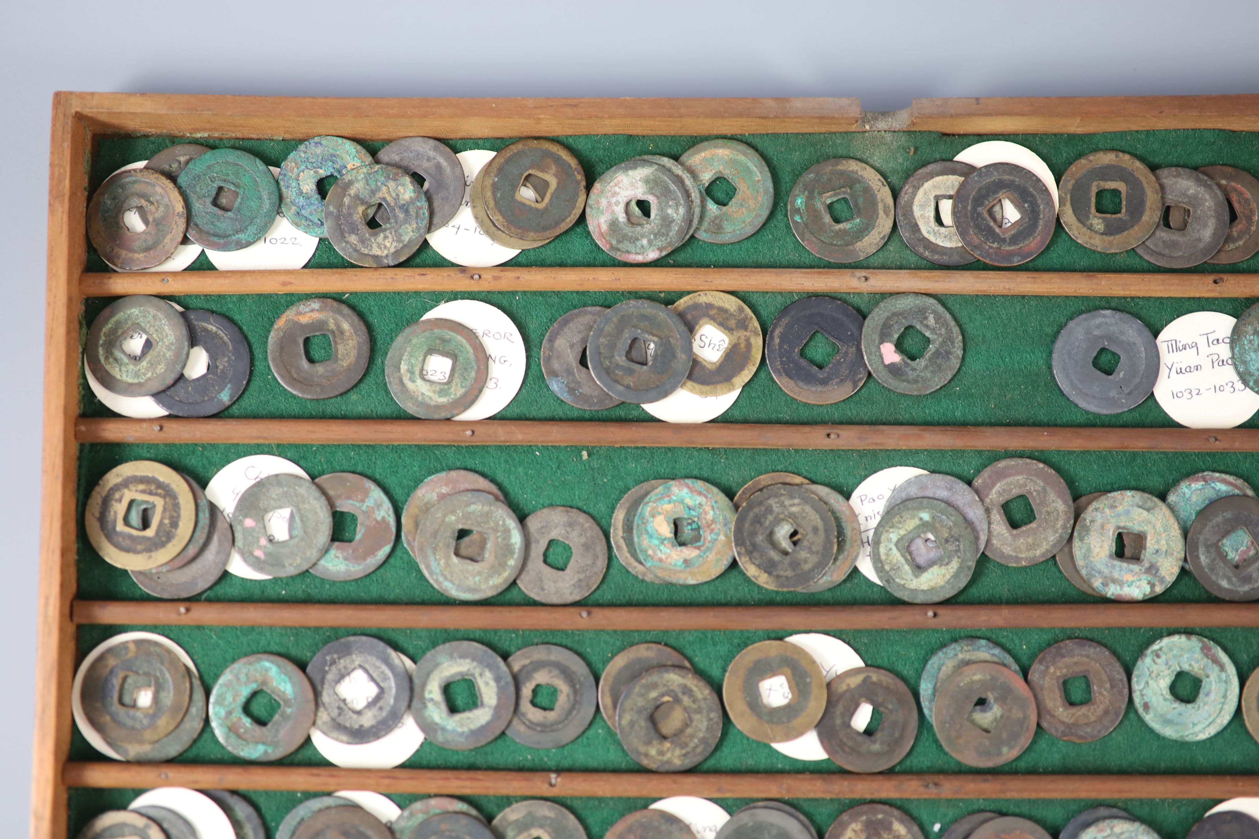 China, 152 Ancient bronze round coins, Northern Song dynasty, Emperors Zhen Zong (998-1022) to Zhe Zong (1086-1100)